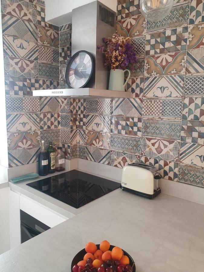 Beautiful Apartment With Terrace San Basilio Sevilla Bagian luar foto