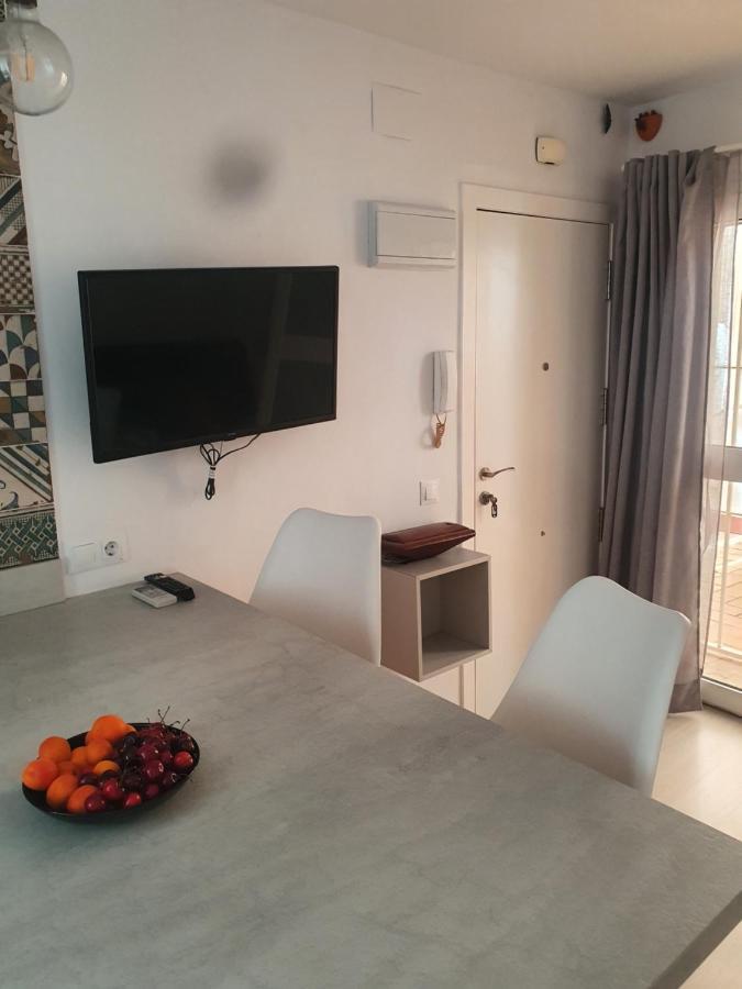 Beautiful Apartment With Terrace San Basilio Sevilla Bagian luar foto